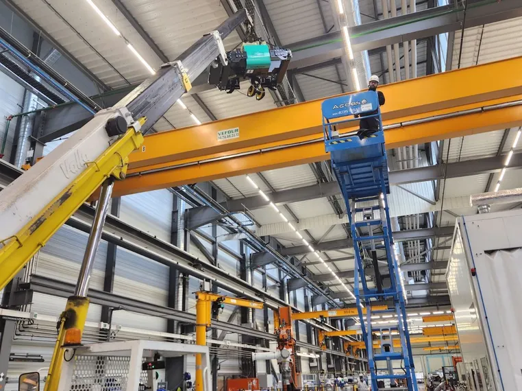 Two Synchronised Verlinde Hoists Deliver Precision Lifting