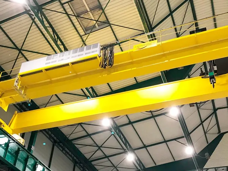 A 40 tons overhead crane, 34 meters in span, built for single-mould handling