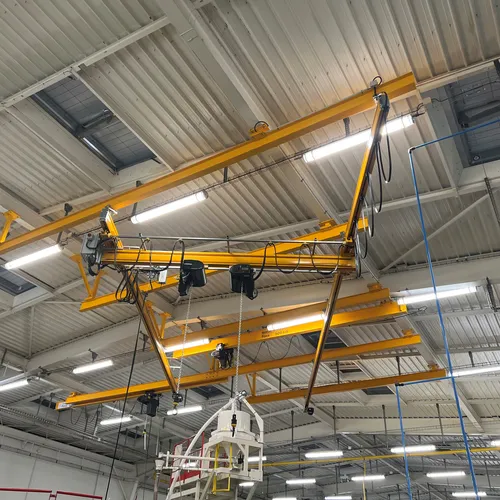 A complete lifting solution delivered to AGCO by Manelec