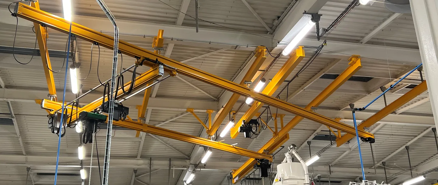 A complete lifting solution delivered to AGCO by Manelec