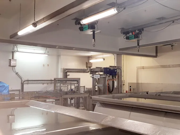 Verlinde supplies electric belt hoists for a brining application