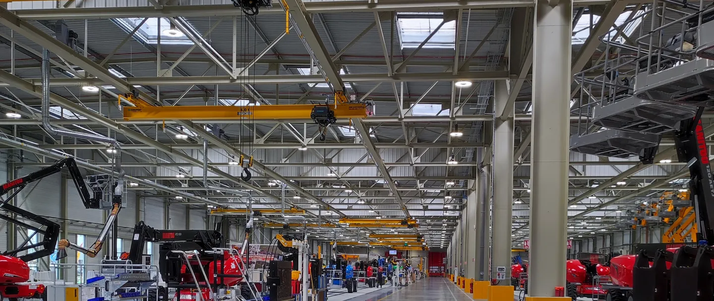 15 overhead cranes from SERE Maintenance now equip Manitou Group's new production facility