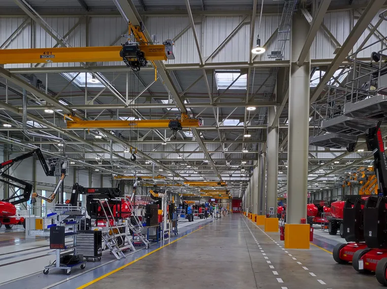 15 overhead cranes from SERE Maintenance now equip Manitou Group's new production facility